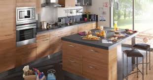 Un Ilot Contemporain Pour Une Cuisine Familiale Un Ilot Original Pour Une Cuisine Conviviale Amenagement Cuisine Ilots Central Cuisine Cuisines Design