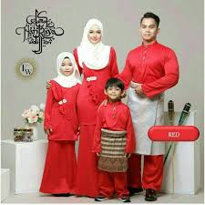 Browse our website to select the style, colour and design that suits you and your family! Baju Raya 2018 Family Set Women S Fashion Muslimah Fashion Baju Kurung Sets On Carousell