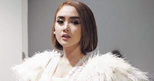 Tiara (cita citata) yang merindukan vano (bryan mckenzie) memutuskan untuk pergi mencarinya ke jakarta. Cita Citata Terciduk Mesra Dengan Bryan Mckenzie