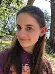 Lili Telona's Instagram, Twitter & Facebook