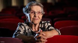 Pokračovala štúdiom v budapešti na divadelnej a filmovej akadémii, ktorú. Index Kultur Meghalt Pecsi Ildiko