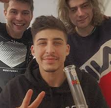 I just wanna say I miss all you cunts, my life has changed so much and I'm  so proud of where this is heading, I hope your all staying positive and  enjoyin