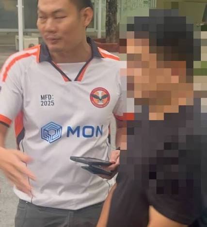 Thai police arrested a hospital medical records officer and a district  office official for their roles in an alleged scheme to falsify birth  registrations. The operation reportedly enabled 164 Chinese children to