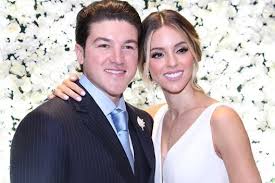 Samuel garcía y su esposa son investigados por lavado de dinero. La Historia De Amor De Samuel Garcia Y Mariana Rodriguez Entre Escandalos Acusaciones De Fraude Y Criticas Despiadadas Infobae