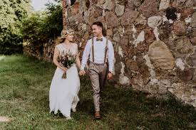 Mietet unser bauernhaus mit großem garten am see für eure individuelle, besondere hochzeitsfeier auf dem. Idee Foto Brautpaar Hochzeit Naturlich Vintage Hochzeit In Scheune Mit Garten In Brandenburg Ferienscheune Barnimer Feldmark Von Hochzeitsfotograf Aus Berlin Hochzeitslicht C Www Hochzeitslicht De Hochzeitsfotograf Berlin