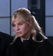 Wishing our Eloise Bridgerton aka Claudia Jessie a very happy birthday! She  truly shines both