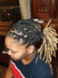 C'est du plaisir, du bien être.votre lockticienne vous attends. Debut De Locks Coiffure Afro Portail De La Coiffure Afro Beaute Noire Et Metissee Cheveux Crepus