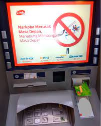 Untuk biaya yang harus dikeluarkan oleh nasabah jika melakukan transaksi transfer uang dari bank satu ke. Tarif Cek Saldo Di Atm Bersama Bikin Kaget Triharyono Com
