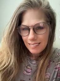 Karen Pohl's Instagram, Twitter & Facebook