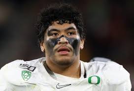 Oregon junior t penei sewell announced monday that he will enter the 2021 nfl draft. Penei Sewell Upset Over Justin Herbert Criticism Bpositivenow