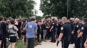 Video Police Shove And Pepper Spray Protesters At The Iowa Capitol