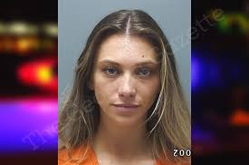 Isabelle Dillon's Instagram, Twitter & Facebook