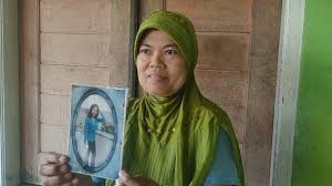 Jika ini kurang cocok silahkan pilih hasil yang ada dibawah ini. Cerita Keluarga Tkw Majalengka Yang Dituntut Hukuman Mati Di Dubai Yakin Nenah Tidak Bersalah Tribun Jabar