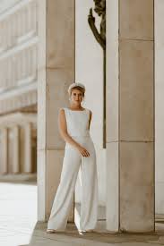 Top marken günstige preise große auswahl. Brautkleider Aus Koln Die Neue Noni Kollektion Hochzeitsblog The Little Wedding Corner Hosenanzug Braut Brautkleid Braut