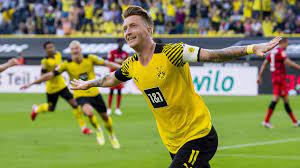 The man who wears the captain's armband for the black & yellows. Krqdrrmph9unrm