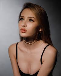 Karina Meier's Instagram, Twitter & Facebook