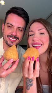 coxinha com catupiry FÁCIL DEMAIS! 😮‍💨💖 ingredientes: Massa: 250ml de  leite 250ml de água 300 gramas de farinha sem fermento 1 colher cheia de  margarina ou manteiga 1 caldo de galinha 1 colher de ...