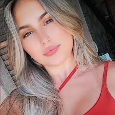 Débora Duque (@debora_duque10)