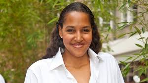 Cassandra steen is a german contemporary r&b singer known for solo hits such as darum leben wir as well as guest features on hits by bushido, xavier naidoo, and others. Cassandra Steen Bilder Infos Biografie