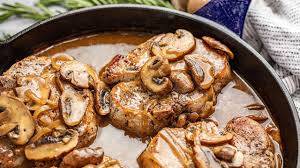 Cover chops evenly with cream of mushroom soup. Easy Smothered Pork Chops