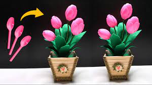 Ada juga kerajinan lain yang bisa dibuat dari bahan dasar sedotan, yakni sedotan kertas. Cara Mudah Membuat Bunga Tulip Dari Sendok Plastik Beautiful Flower From Plastic Spoon Youtube