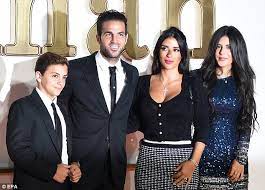 Cesc fabregas is enjoying the last of his summer break with his family on holiday. Chelsea S Fabregas Attends Kingsman Premiere With Family Daily Mail Online