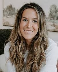 Laura Proctor's Instagram, Twitter & Facebook