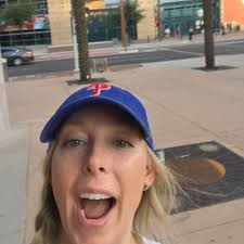 Kerri Gallagher (@kgcomedy)