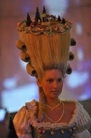 Coiffure Marie Antoinette Inspiration Noel Coiffure Coiffures Historiques Cheveux Galaxie
