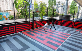 La ligne des lancer francs se situe à 5m80, la ligne à 2 points à 6m75 et l'arc de cercle de « non charge » sous le panier. Le Basket Ball Prend De La Hauteur A Paris Ville De Paris