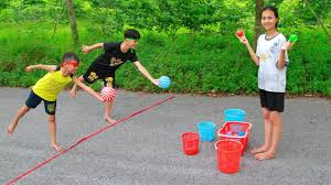 Cara melempar bola pada olahraga softball. Anak Anak Bermain Melempar Bola Ke Dalam Keranjang Mainan Dan Lagu Anak Anak Youtube