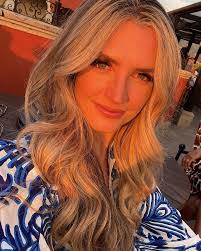 Shana Steigerwalt's Instagram, Twitter & Facebook