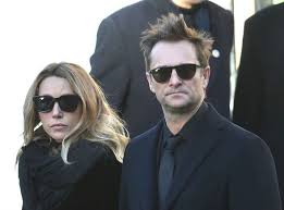 Plus qu'un nom, un éternel grand. David Hallyday Sa Plus Jeune Fille Dans L Embarras Cette Decouverte Qui A Choque Le Clan