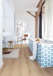 Platten statt fliesen im bad elegant badezimmer platten statt. Meister Sorgt Fur Schicken Auftritt Im Bad Designboden Statt Fliesen Bm Online