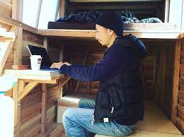 公式 株式会社七転八倒さんはinstagramを利用しています 軽トラキャンピングカーの中はこんな感じです コーヒーを飲みながらデスクワークもできますし 上のベッドで一休みすることもできます 三重県 伊賀市 キャンプ好きのためのキャンピングカー
