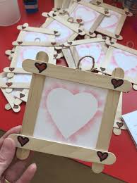 Este año nos hemos visto poco, y lo poco, con miedo, así que este día de la madre va a ser muy especial, porque a las ganas de abrazarla se suman las. Los Mejores Regalos Para El Dia De La Madre Con Cartulinas Bricolaje10 Com