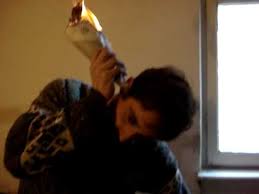 Te doare o masea pana sa ajungi la medicul stomatolog, poti incerca mai multe leacuri babesti care iti vor calma, temporar, durerea. Asa Se Scoate Curentul Din Ureche Cu Flama Youtube