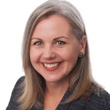 Leslie Courchesne (@LeslieCsays)