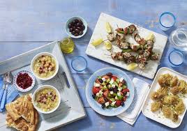 Que Manger A L Apero Que Manger A L Apero Avec Un Cocktail Elle A Table Nourriture Grecque Alimentation Etre En Bonne Sante