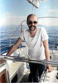 Oyuncu sarp akkaya hakkında bunları biliyor musunuz? Denize Bakan Adam Kendimettimkendimbuldum