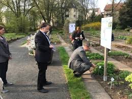 19.04.2021 der neue botanische garten bleibt im freilandbereich täglich von 9:00 uhr bis 18:00 uhr geöffnet. Per Smartphone Die Pflanzenwelt Im Botanischen Garten Erkunden Informationsportal Hessen