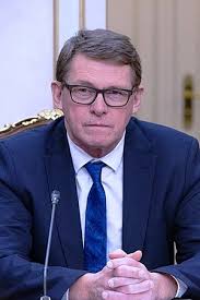 Rising to political fame as the son of the prominent politician herman de croo, he currently holds the office of deputy prime minister of belgium and minister of development. Alexander De Croo Height How Tall Is Alexander De Croo