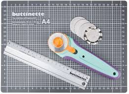 4,4 von 5 sternen 25. Buttinette Schneide Set Mit Schneidematte Und Rollschneider 30 X 22 Cm Online Kaufen Buttinette Bastelshop