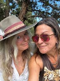 Last Sunday, a gorgeous sunny afternoon, we hosted a little musical session 