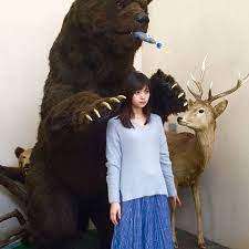 クマにシャケを 取られてしまいました 白老町 かに御殿さんにて クマ シャケ 鹿も見てるよ あしゅ 潮騒 クマとのその後は写真集にて 潮騒 齋藤飛鳥 飛鳥