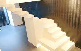 Beton cire, ook wel betonstuc genoemd, bestaat uit een mengsel van cement, hars, toeslagstoffen en pigmentpoeder. Escalier En Beton Cire Modern Treppen Paris Von 3dco