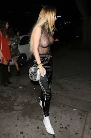 Bella Thorneâ€™s see-thru top in public Porn Pic - EPORNER