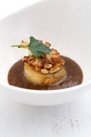 Jakobsmuscheln Mit Blumenkohl Und Rosinen Kapern Sauce Rezepte Gebratene Jakobsmuscheln Jakobsmuschel Vorspeise