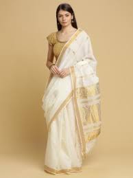 It is a handloom designed indian saree that is famous for its glamor through the intrinsic borders soaked in the colour of pure gold. Kerala Sarees Buy Onam Sarees Kerala Wedding Sarees Designs Online At Best Prices In India Flipkart Com