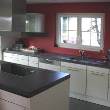 Lapeyre vous propose des plans de travail en quartz, résine, verre, inox, bois massif et stratifiés, que vous pourrez personnaliser au niveau des formes et des dimensions pour qu'ils s'intègrent harmonieusement dans votre cuisine afin de créer des espaces pratiques et chaleureux. Ilot Central Et Plan De Travail Beton Anthracite Arnex 2006 Cuisine Art Form C